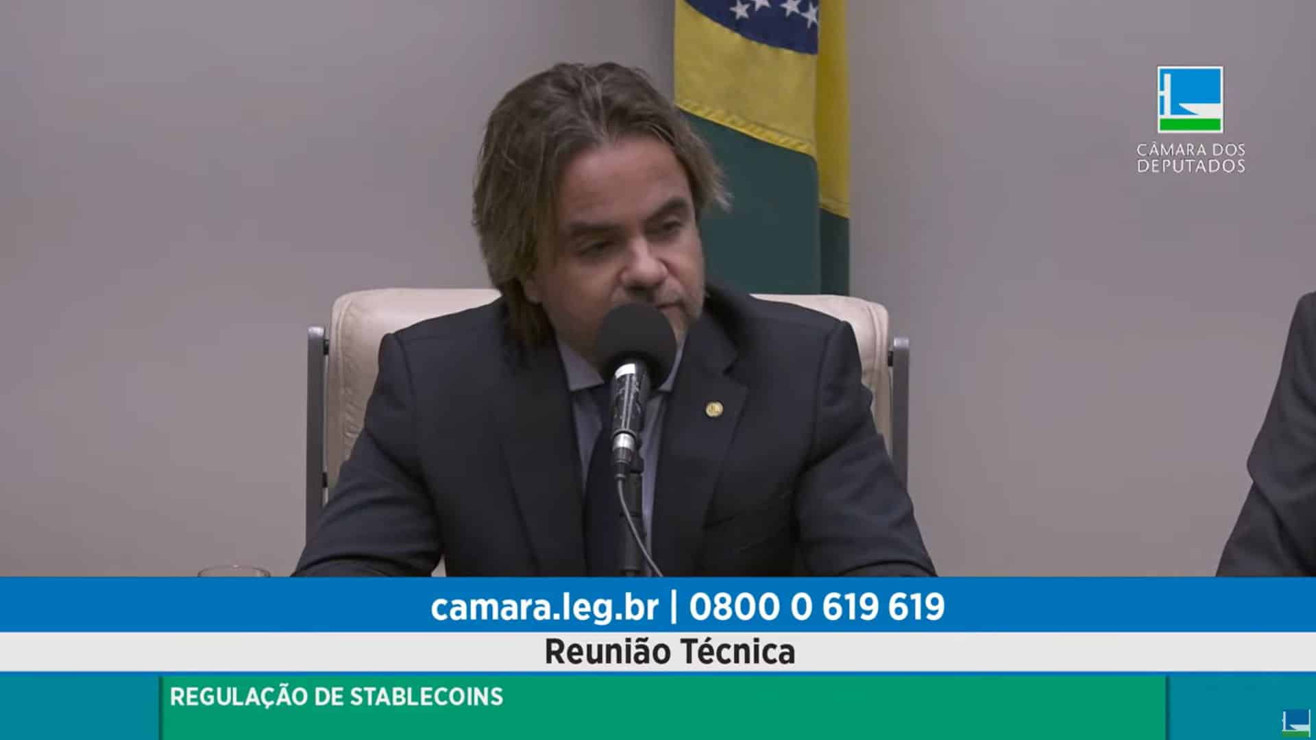 "Bitcoin envolve soberania do Brasil, não podemos ser cavalo paraguaio", diz deputado autor de projeto de reserva