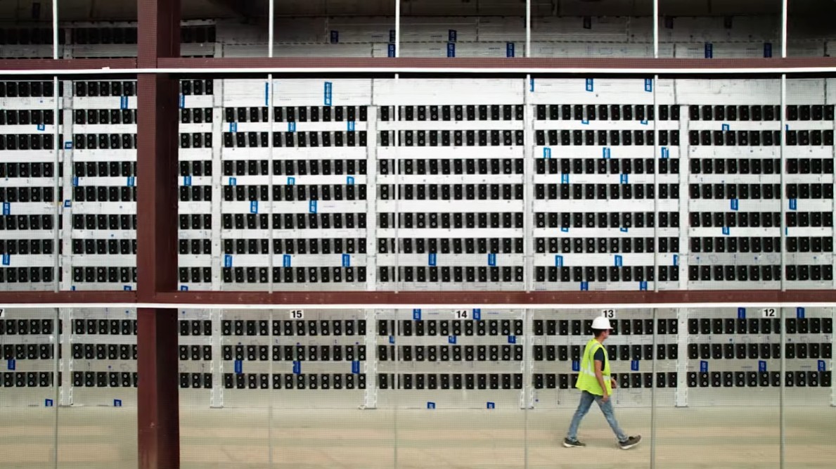 Mineração de Bitcoin nos EUA sofre abalo com novas tarifas de Trump