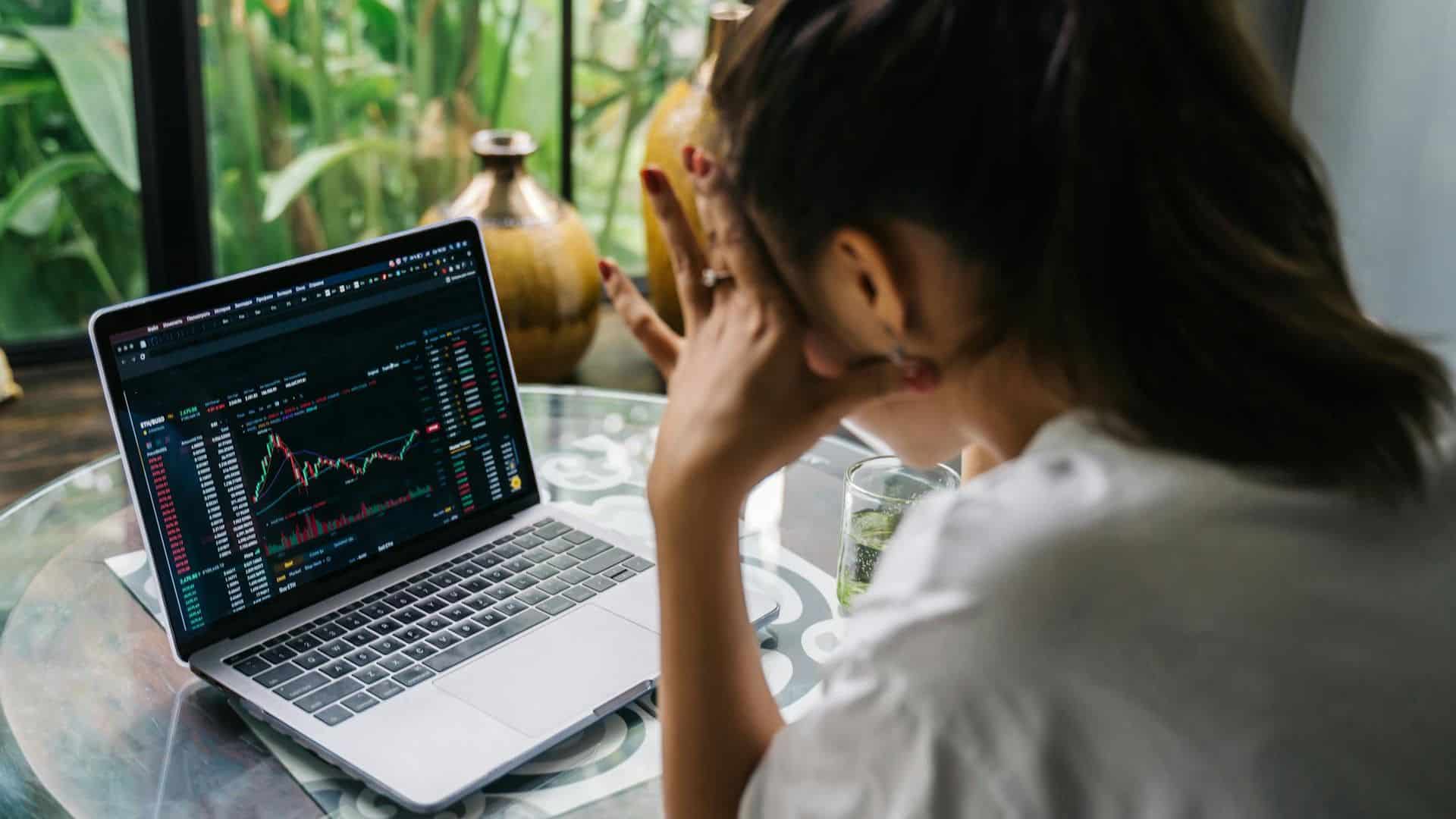 Ações de empresa da Nasdaq derretem após anunciar reserva de Trump Coin