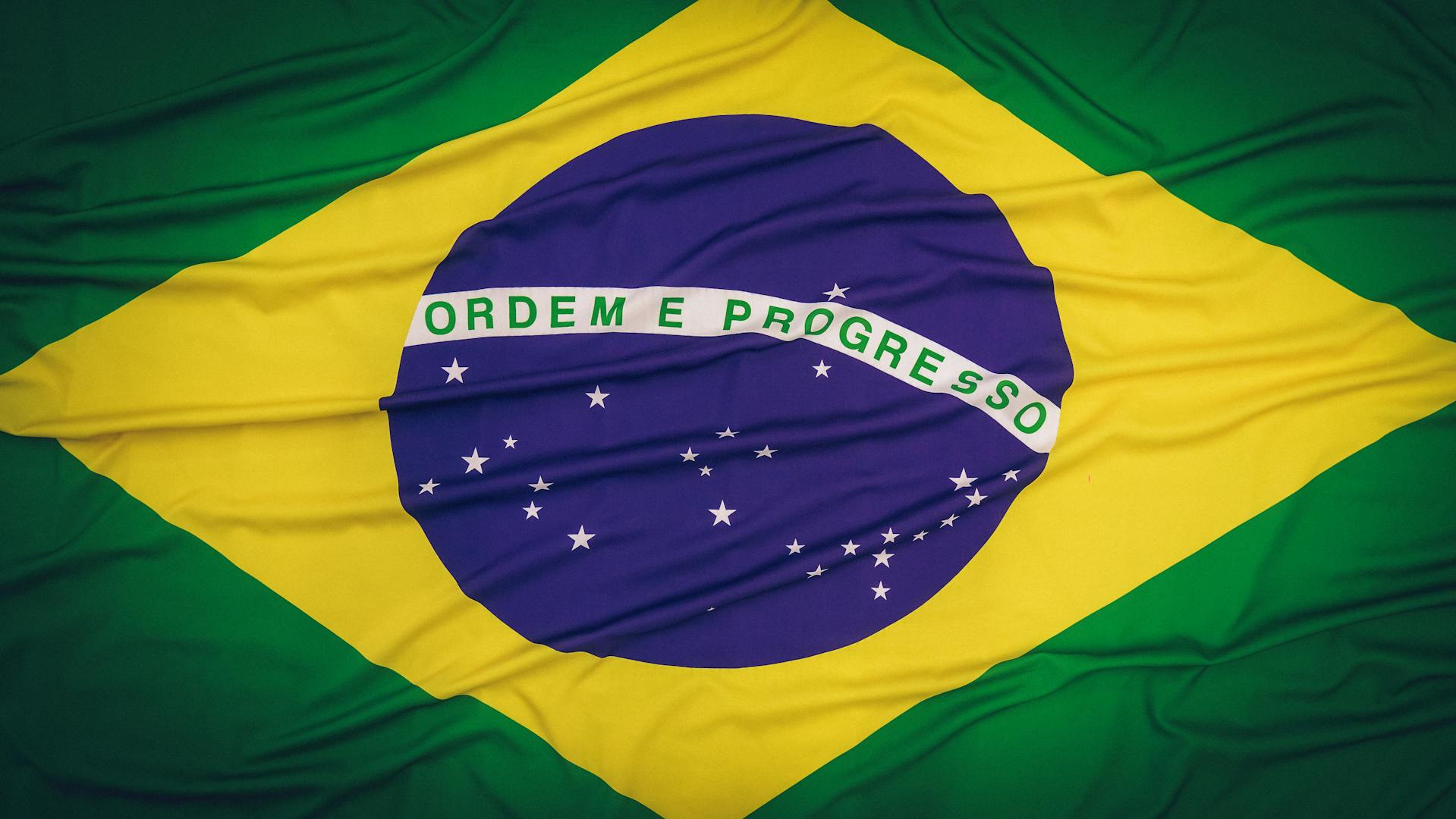 Investidores brasileiros de criptomoedas são mais jovens e ricos, aponta estudo da Anbima