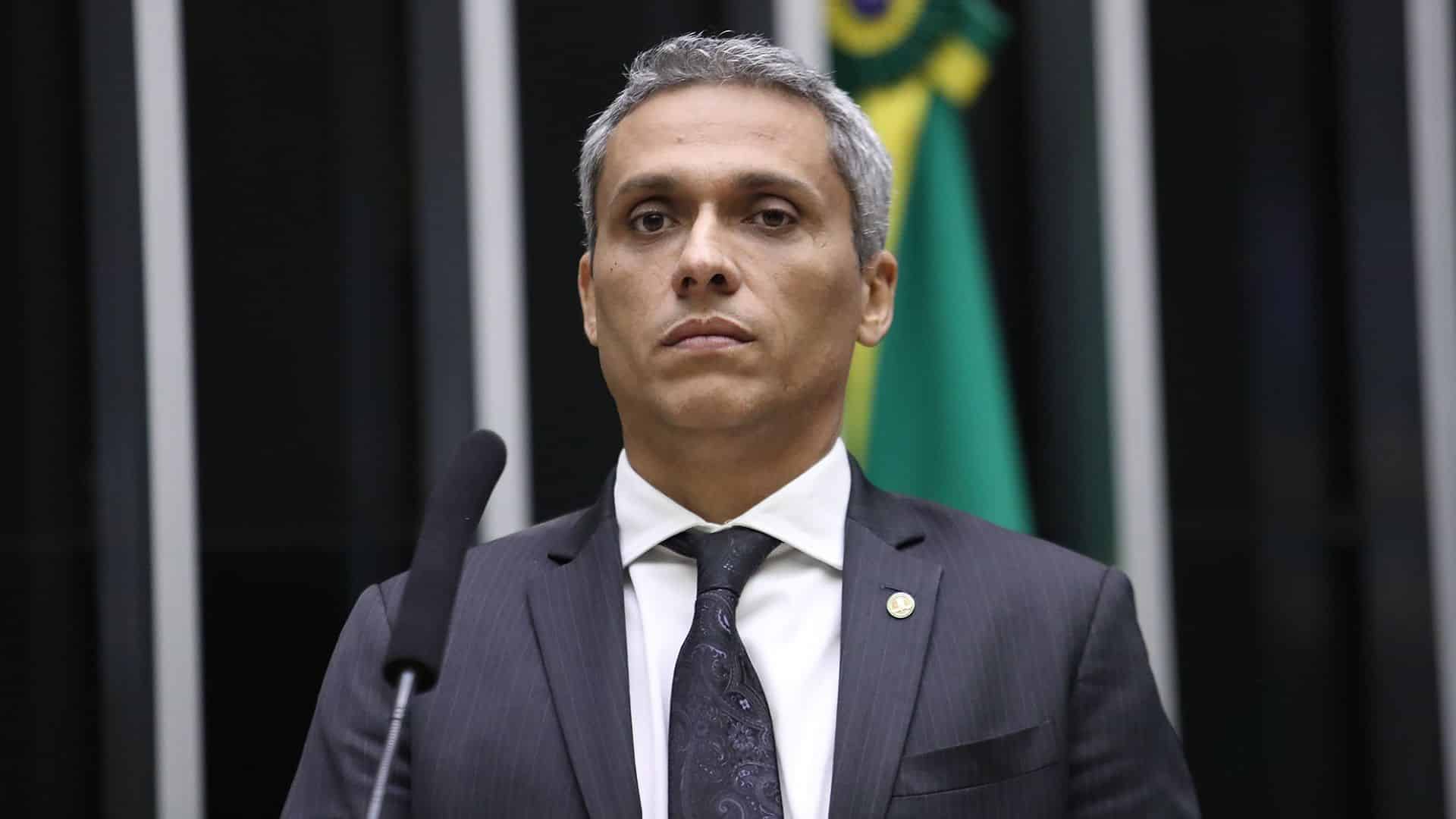 Deputado quer sustar plano de Lula que acaba com isenção do imposto para criptomoedas até R$ 35 mil