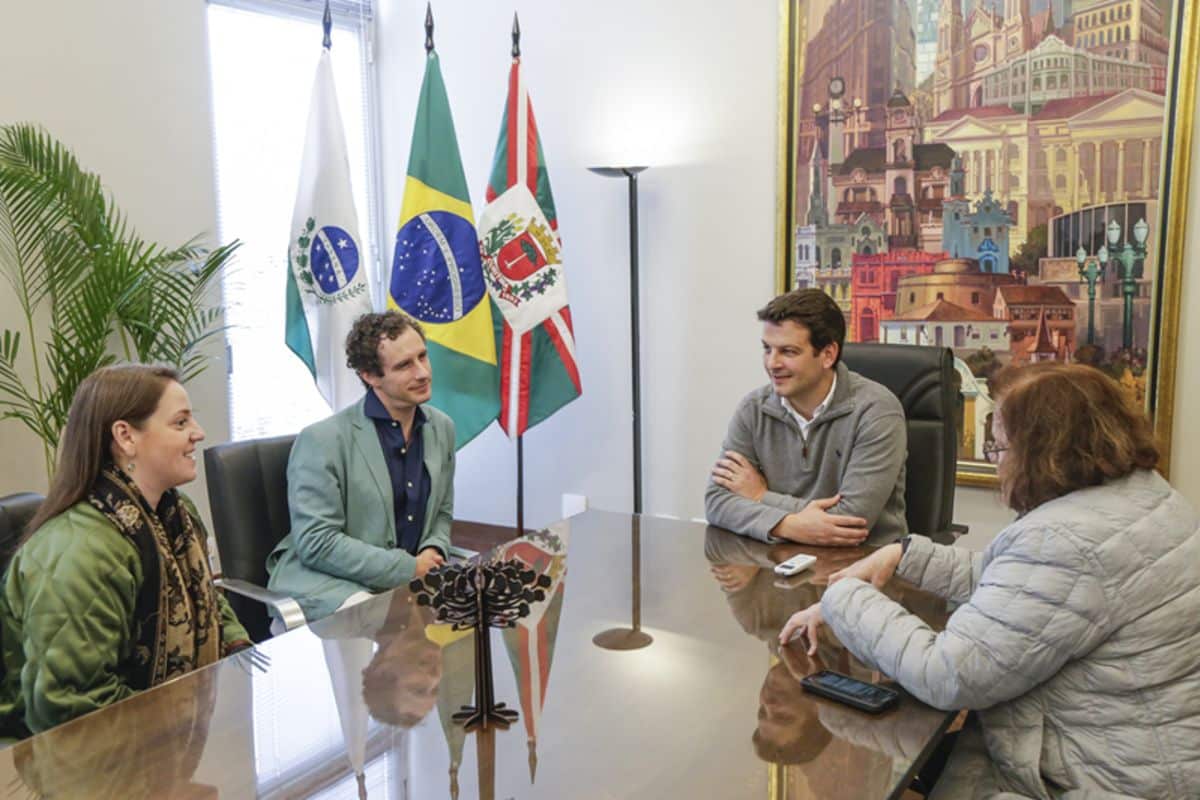 Prefeito de Curitiba recebeu especialista em blockchain que escreveu artigo com Vitalik Buterin, fundador do Ethereum
