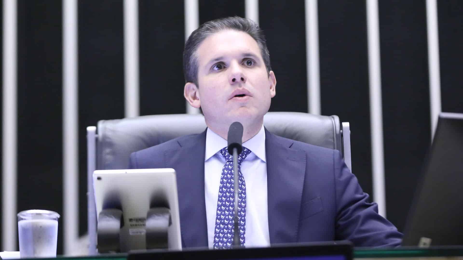 Presidente da Câmara dos Deputados defende tributar criptomoedas para conter aumento do IOF