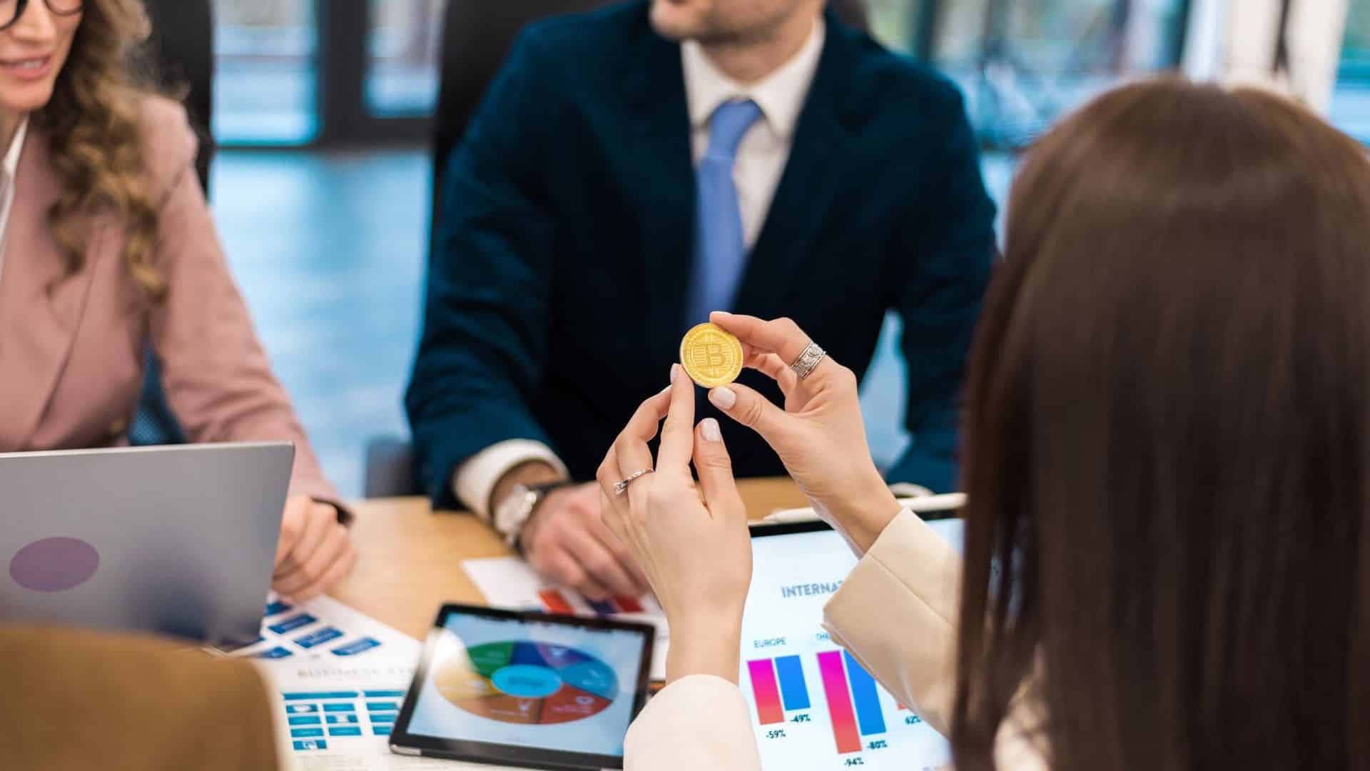 Alta histórica do bitcoin hoje em Real, Dólar e Euro mostra força dos compradores