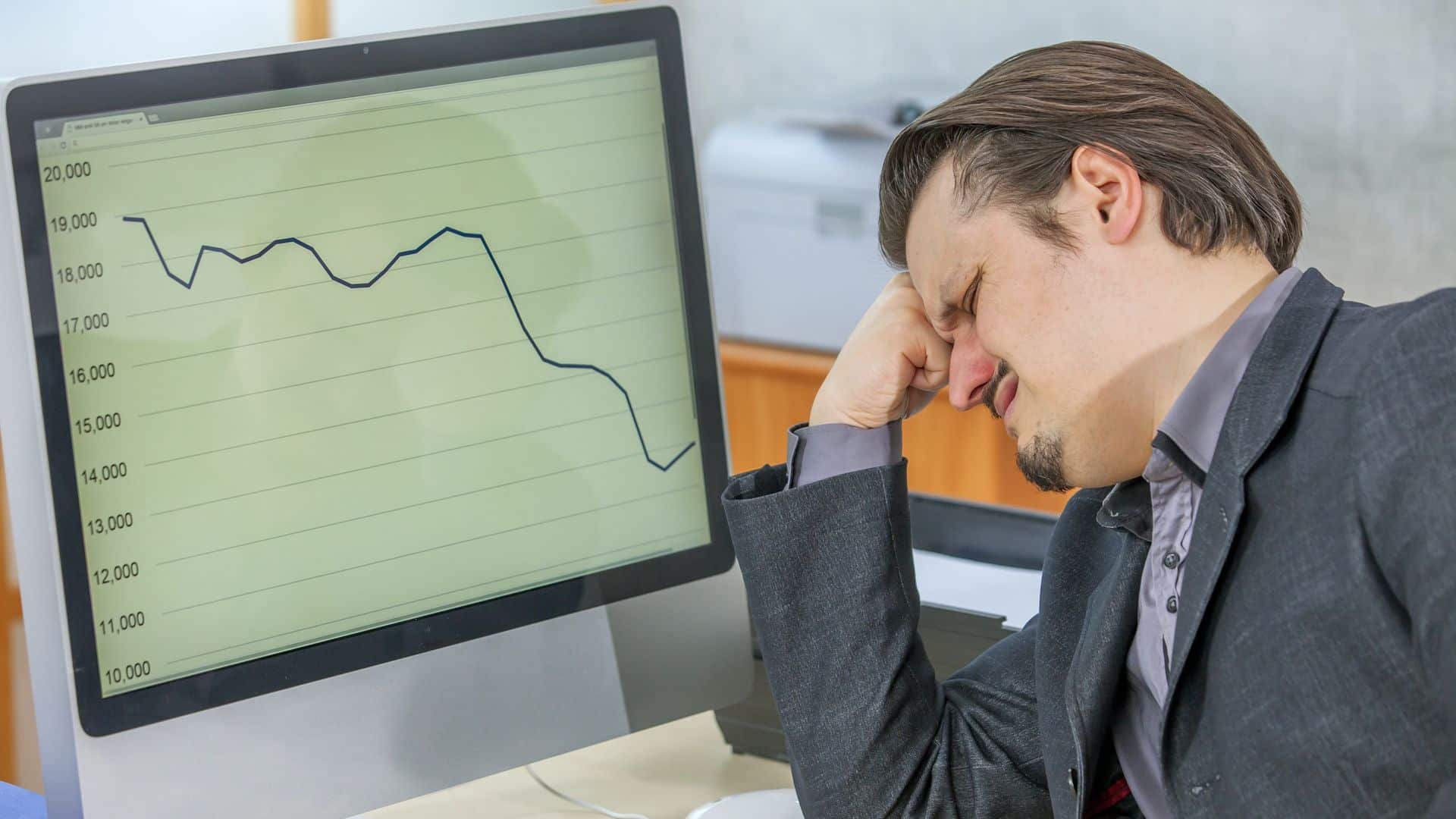 Empresa investe R$ 1,1 bilhão em bitcoin em meio ao colapso de 97% de suas ações na Nasdaq
