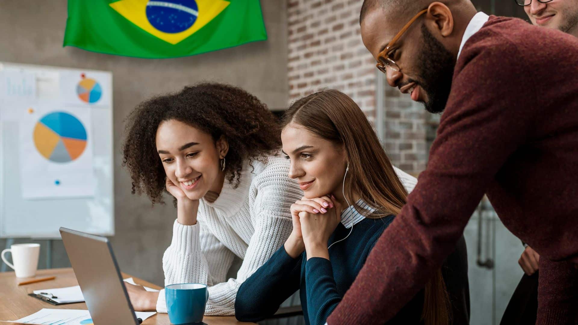 Golpe do falso emprego mira brasileiros que possuem criptomoedas