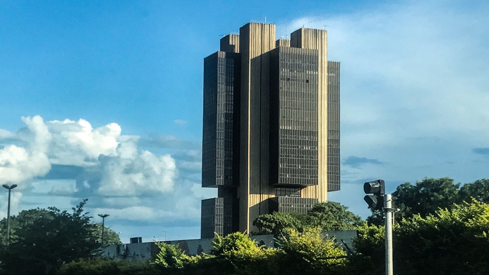 Banco Central do Brasil compra MBA em bitcoin e criptoativos para servidor que monitora riscos das corretoras