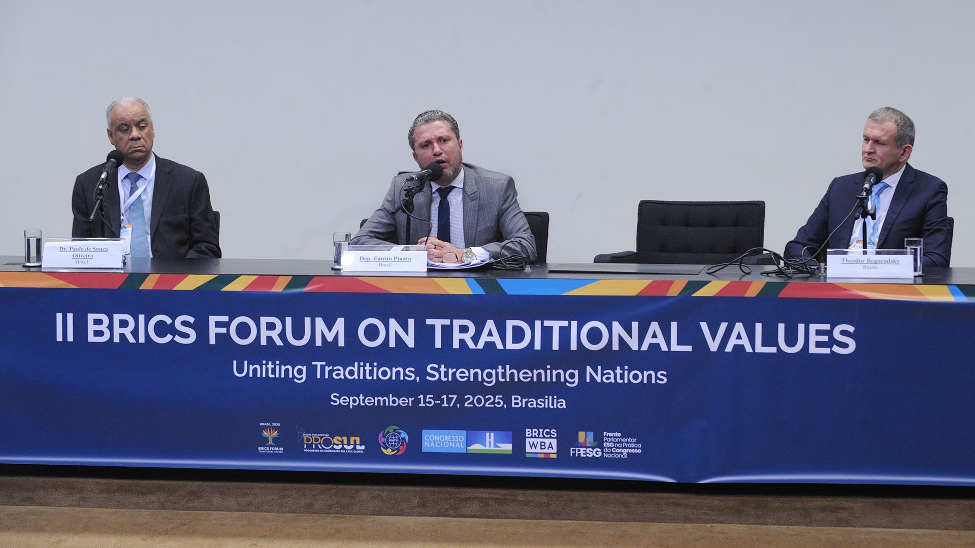 Fórum BRICS no Brasil defende uso de stablecoins contra o Dólar: "não podemos ser reféns"