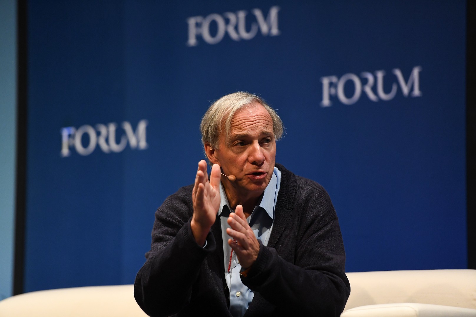 Ray Dalio diz que criptomoedas podem repetir a trajetória do ouro nas décadas de 30 e 70