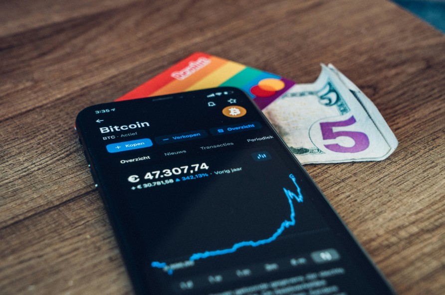 Como funciona o mercado de futuros em cripto? O guia definitivo para 2025