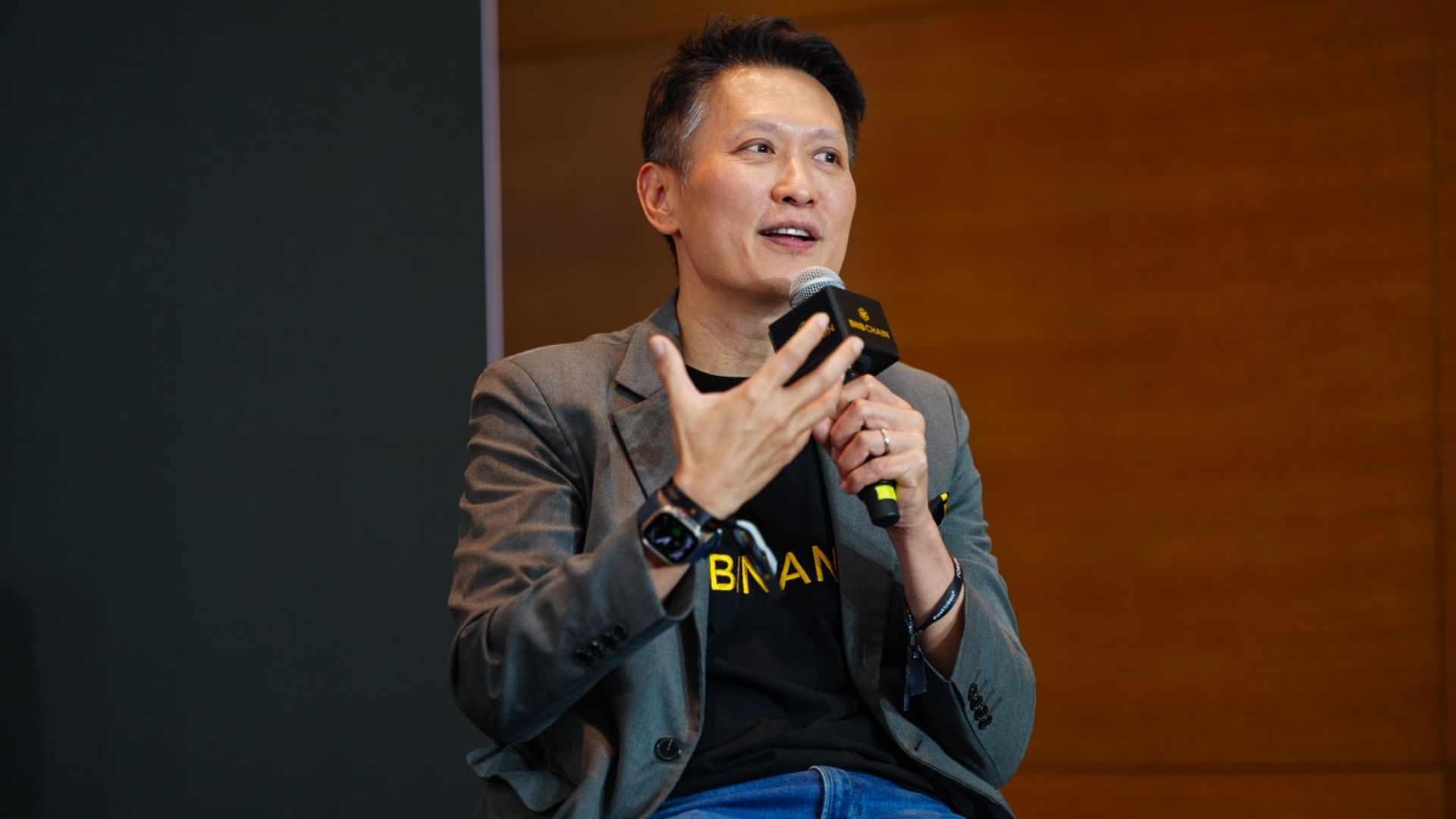 "Muitos países comprando bitcoin", diz CEO da Binance