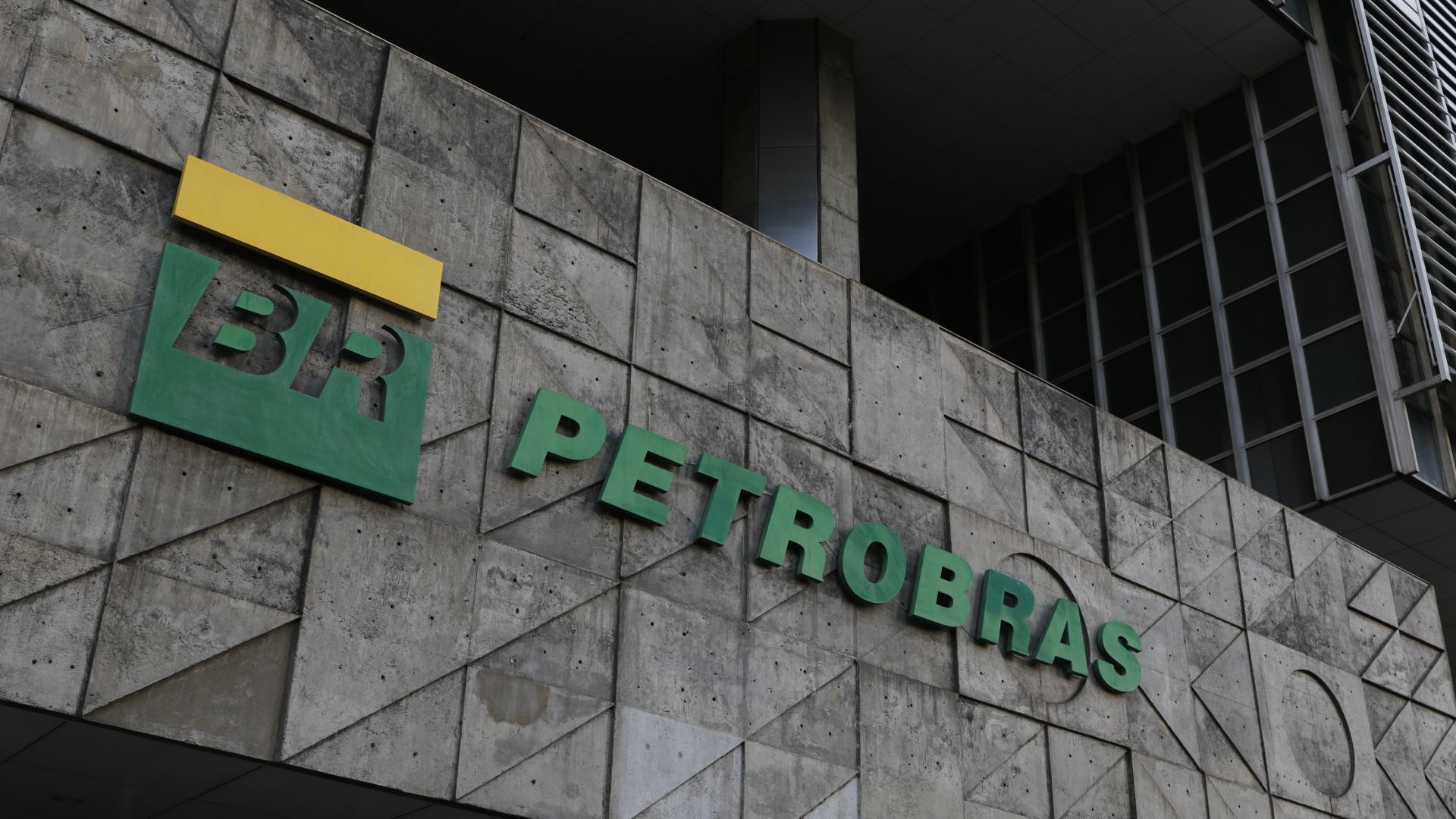 Petrobras cria dApp que pagará brasileiros em viagens abastecidas com SAF com a Fundação Cardano