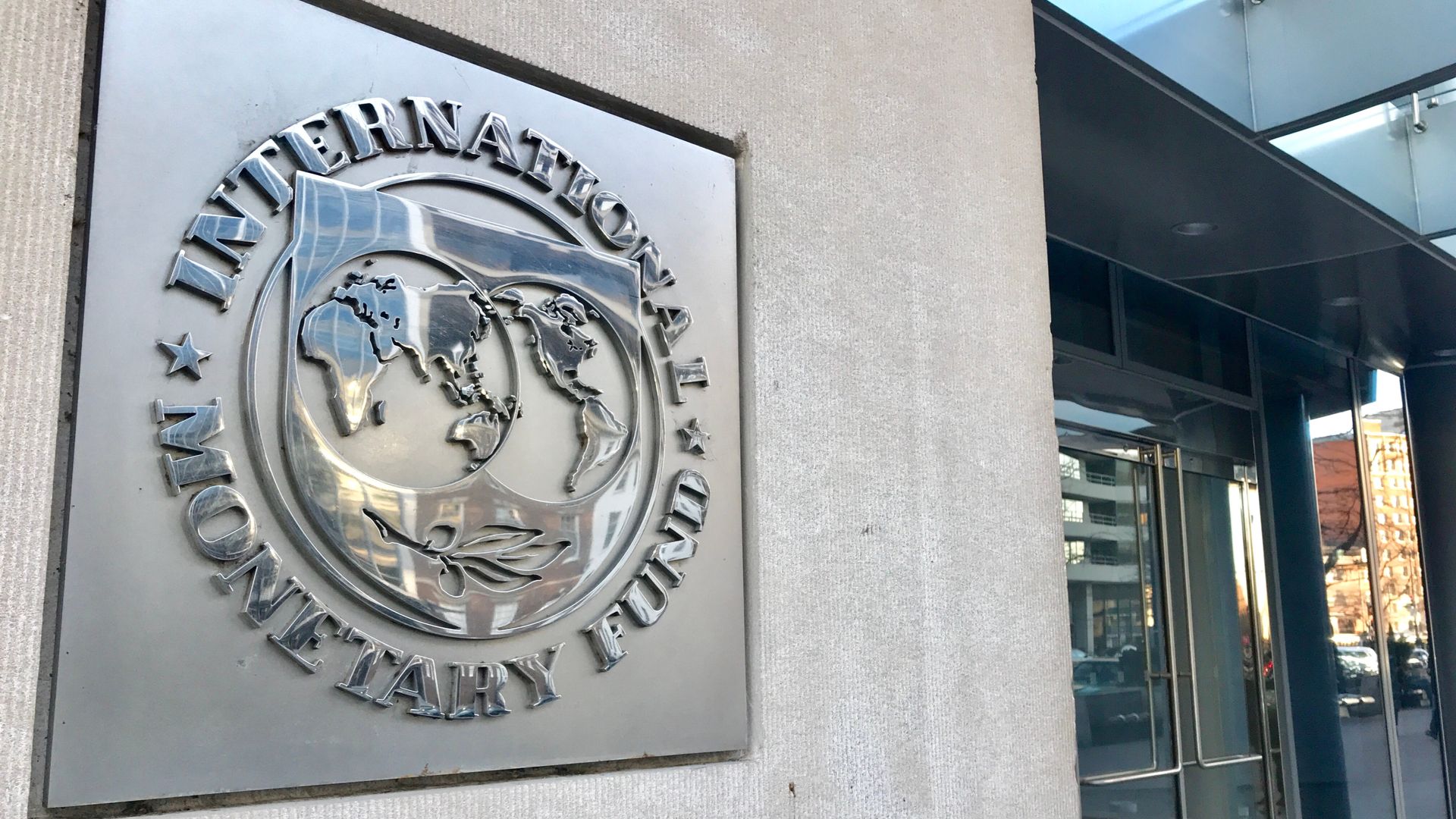 FMI compara Bitcoin com ouro, mas diz que metal ainda possui mais confiança coletiva