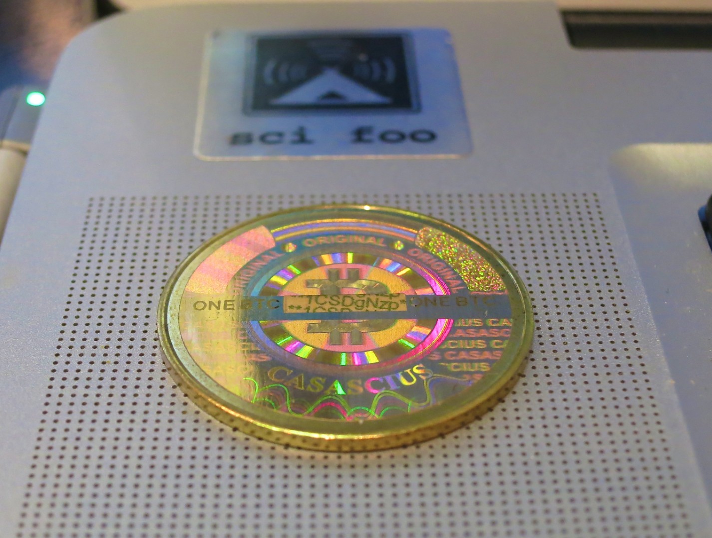 Investidor resgata duas moedas físicas de Bitcoin por R$ 975 milhões