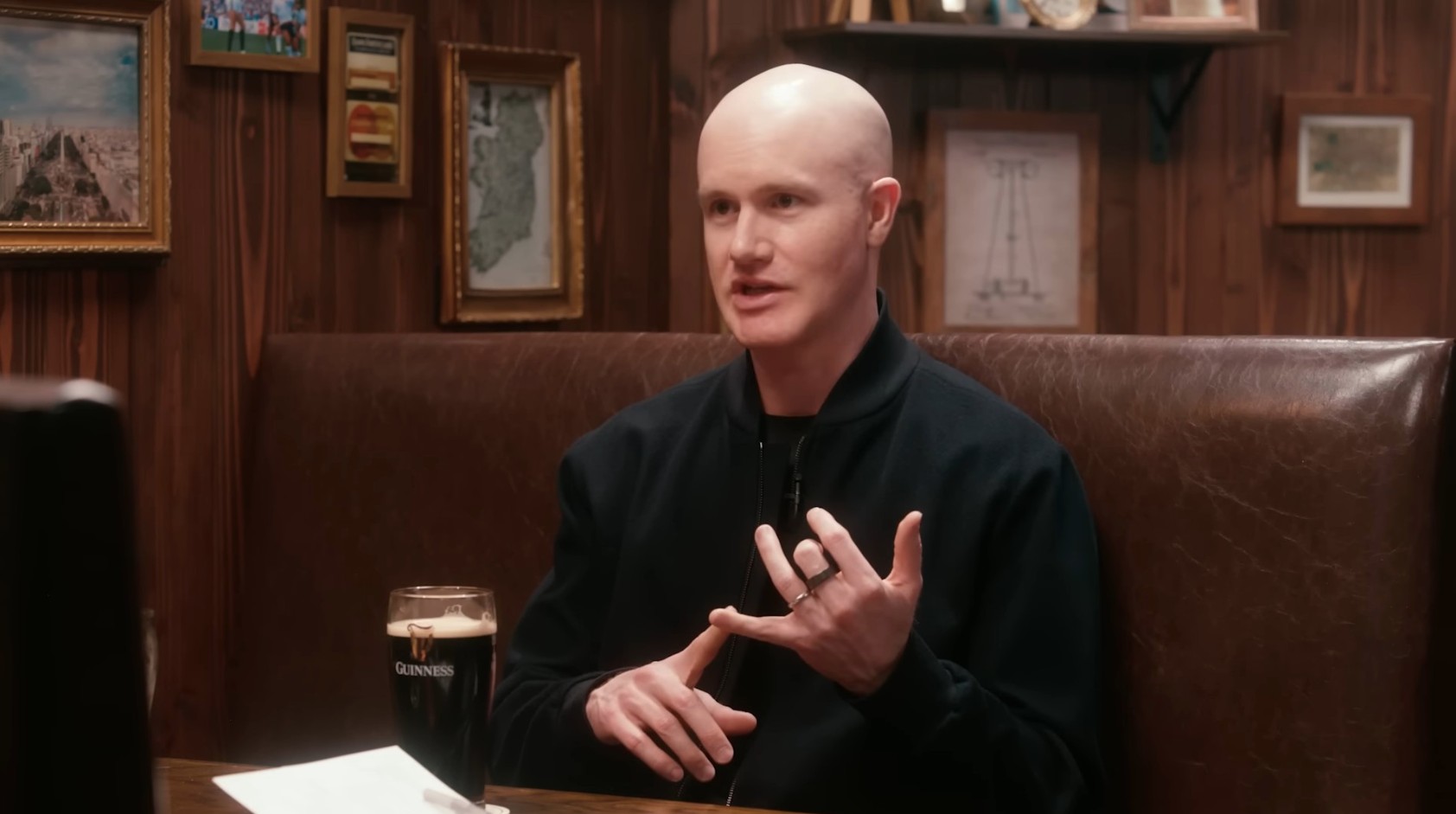 Coinbase se posiciona contra o Clarity Act: “problemas demais”