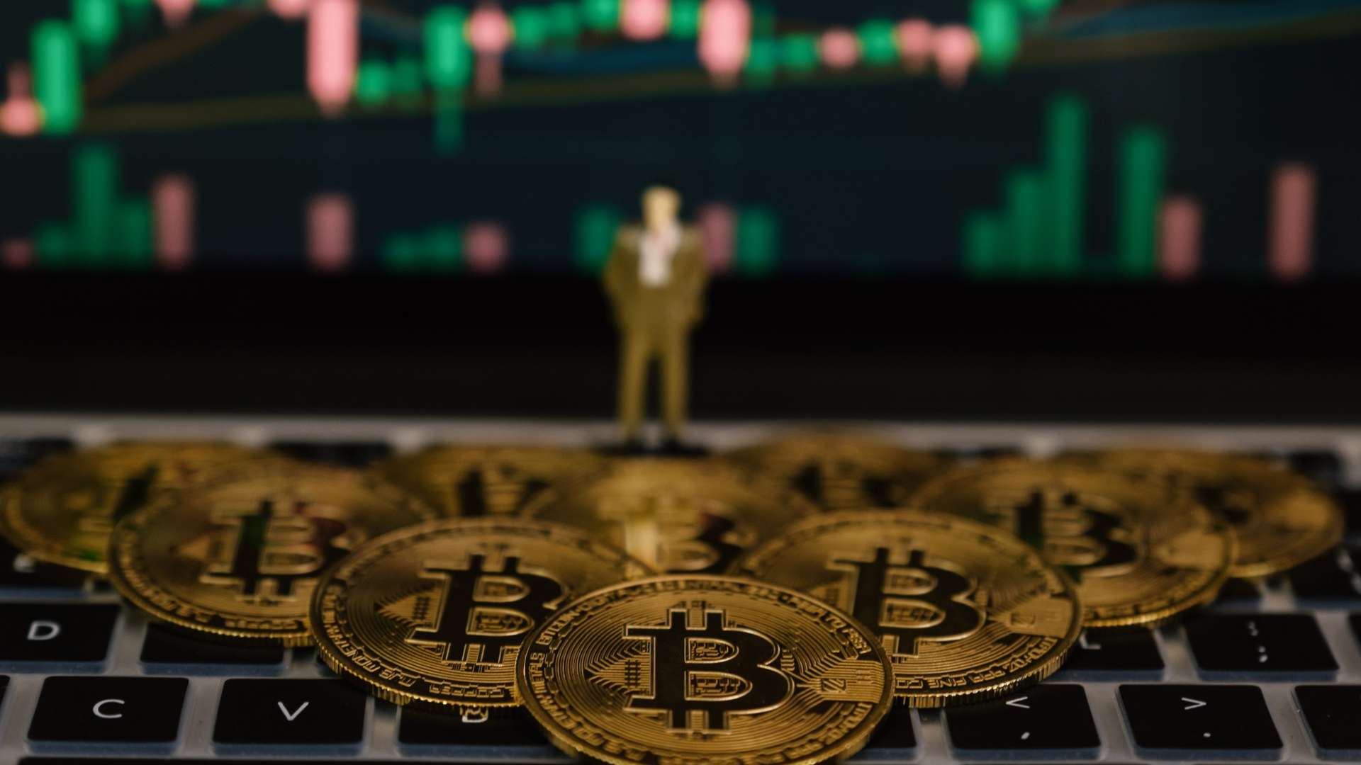 Preço do bitcoin mergulha em US$ 62 mil e gráfico mostra padrão de fundo