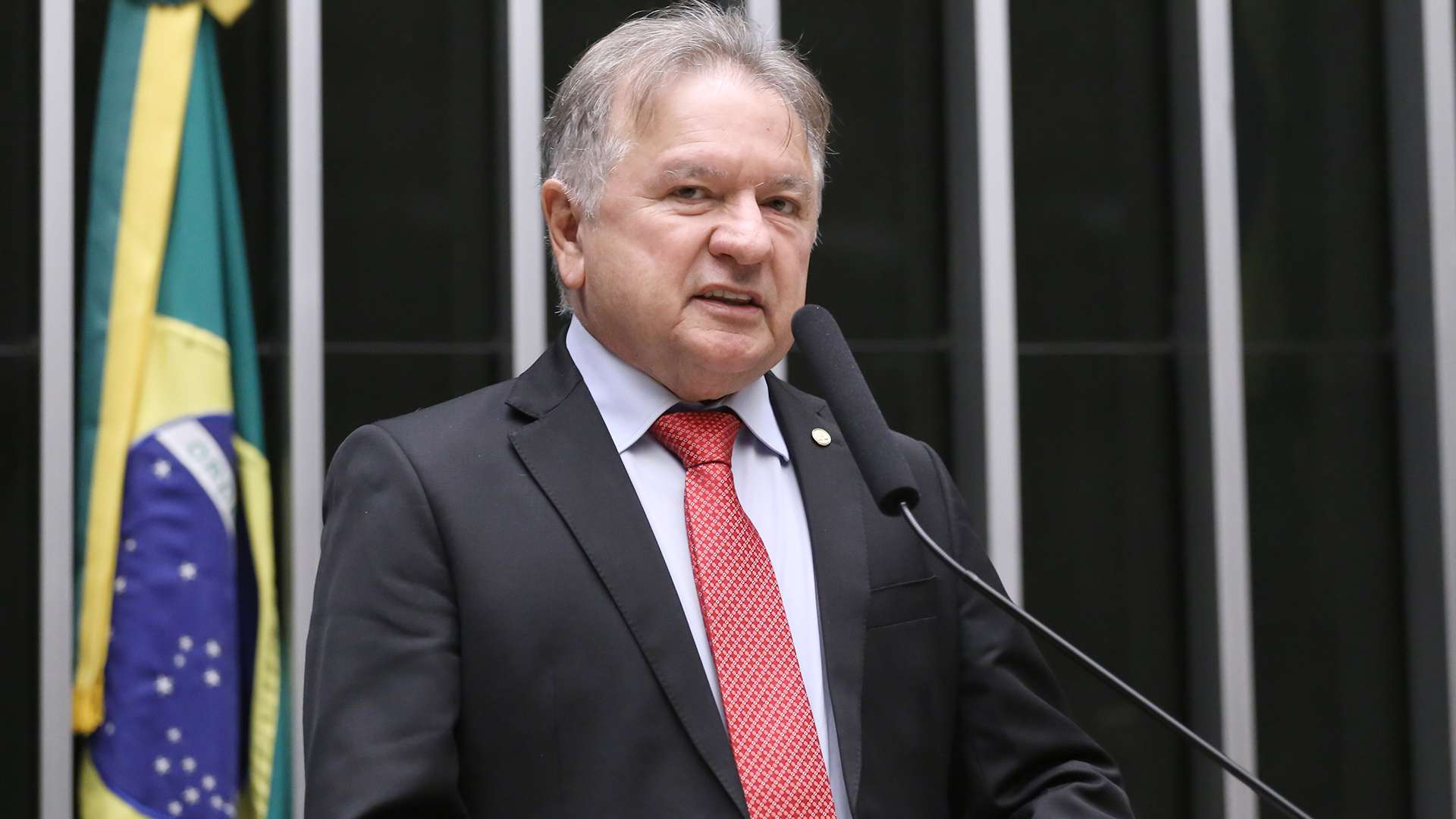 Deputado do PT diz que avanço das criptomoedas no Brasil "abriu portas perigosas"