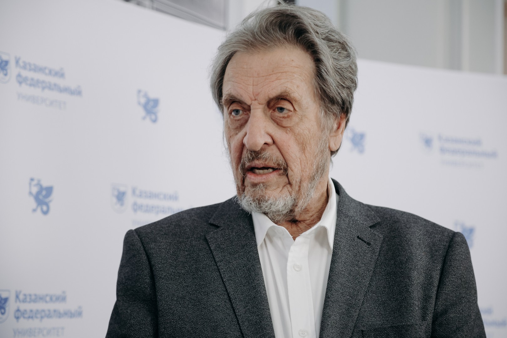 Pai de Elon Musk diz que filhos possuem 23.400 bitcoins