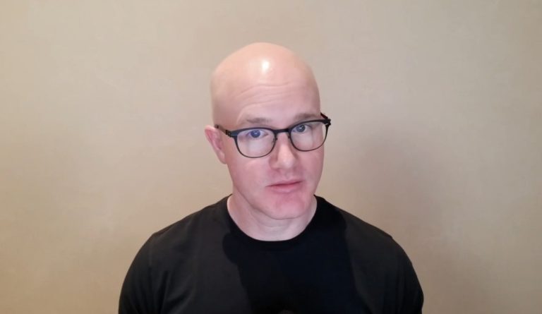 CEO da Coinbase anuncia demissão de 14% de sua equipe: “a IA está mudando a forma como trabalhamos”