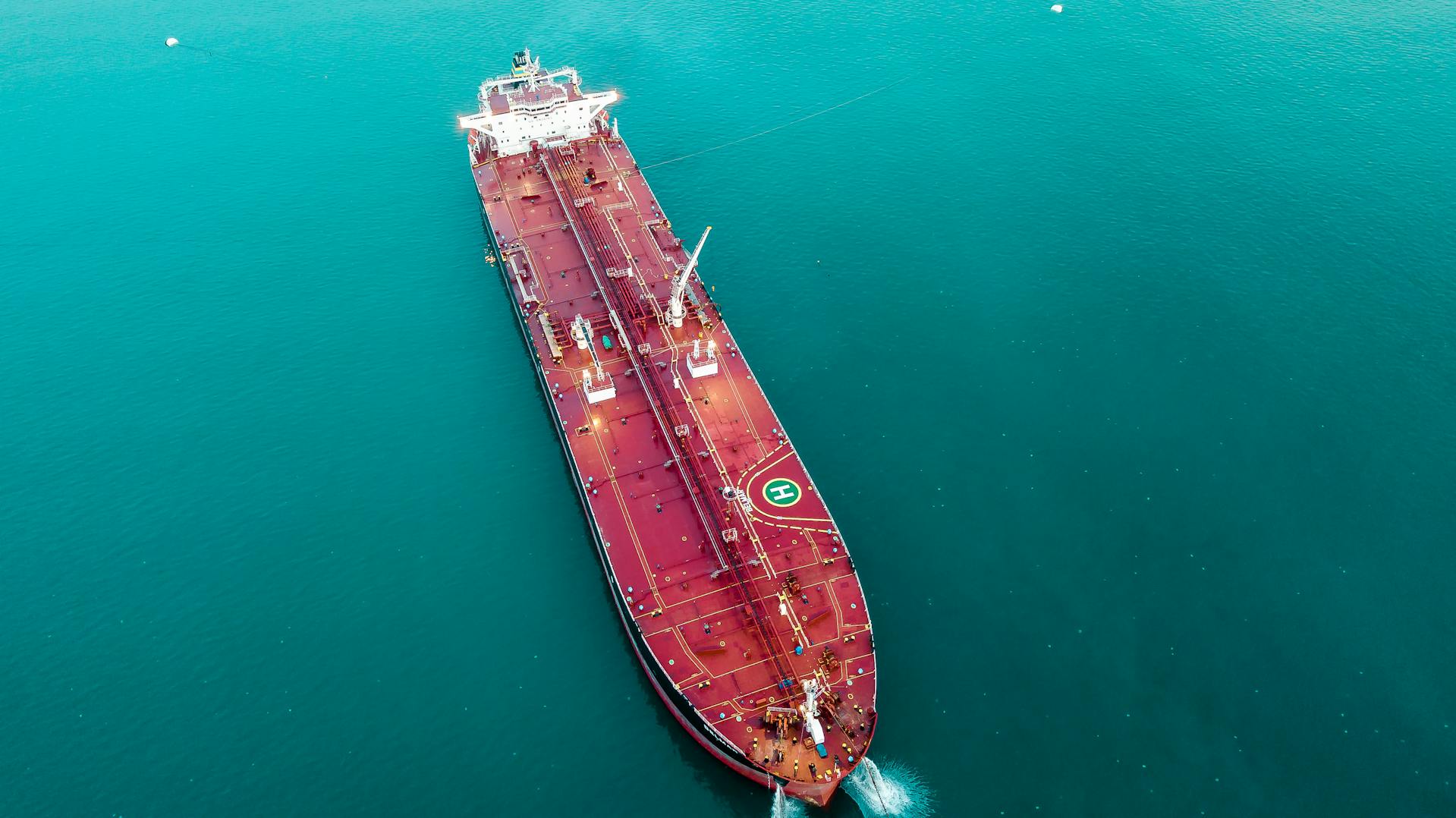 Irã cria site para cobrar pedágio em Bitcoin de navios que trafegam pelo Estreito de Ormuz