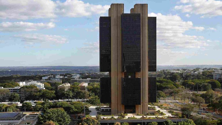 Banco Central atende pedido de associações e adia prazo de regras para corretoras de criptomoedas