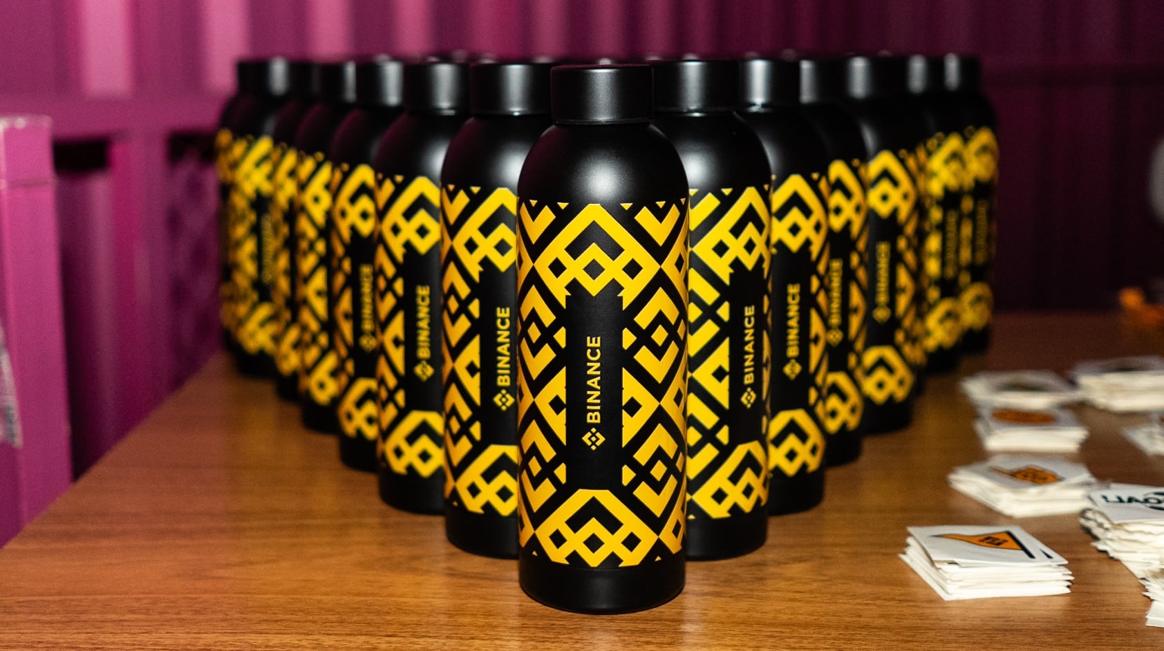 Binance retira pedido de licença MiCA da Grécia e afirma estar buscando autorização em outro país para operar na União Europeia