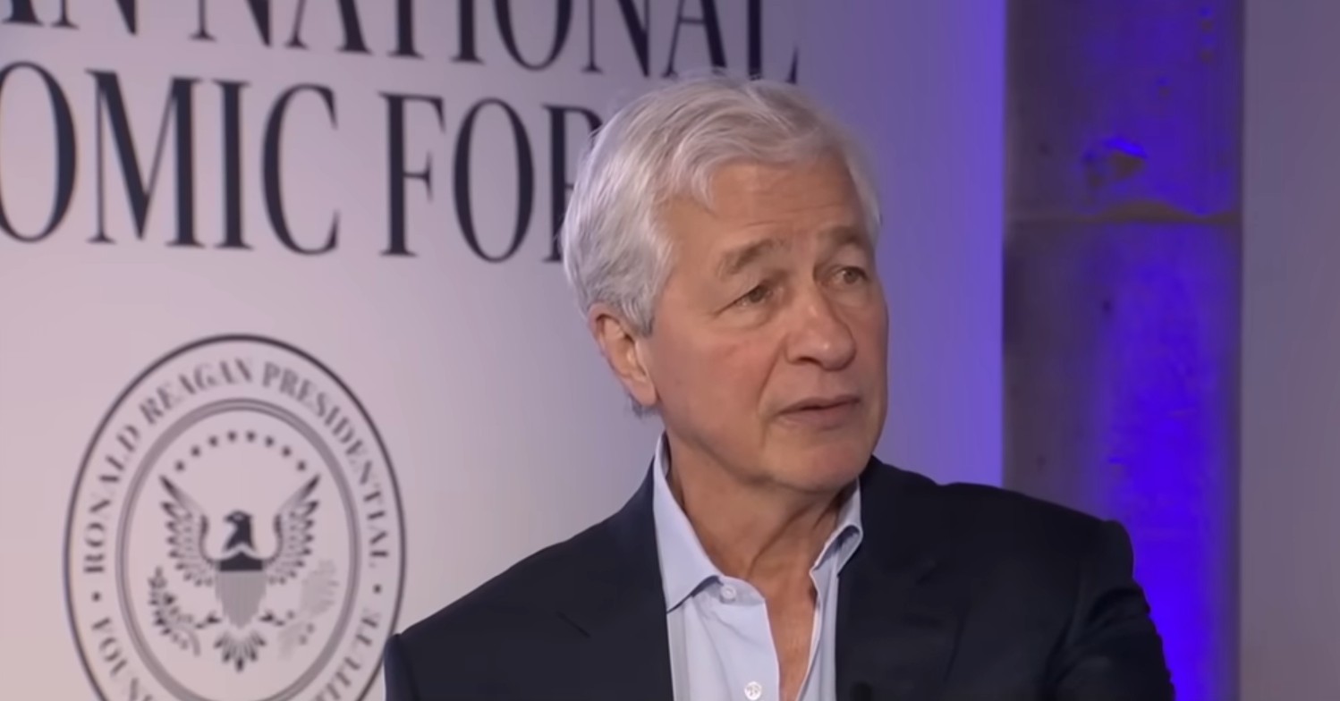 CEO do JPMorgan se diz contra o Clarity Act e ataca fundador da Coinbase: “só fala besteira”