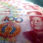 China avança na adoção do yuan digital com adesão de 26 bancos em plataforma de transações internacionais do e-CNY