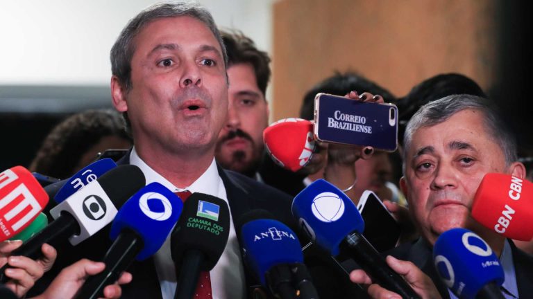 Deputado do PT quer que corretoras travem saques de bitcoin para sites de apostas irregulares em até 72 horas após notificação de autoridades