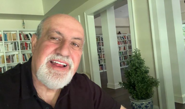 Nassim Taleb ressurge após queda do Bitcoin para criticar a criptomoeda