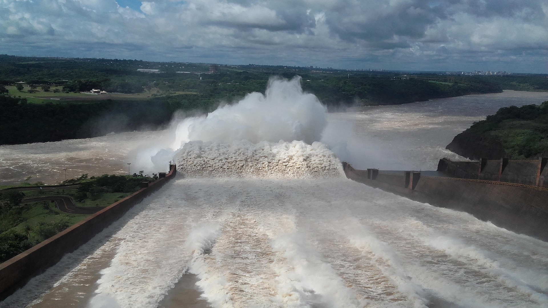 Paraguai cancela incentivos elétricos para atrair indústrias ao país